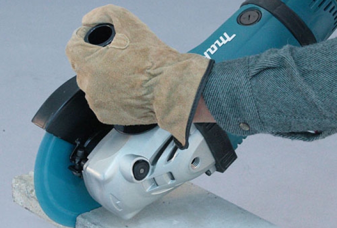 Hướng dẫn sử dụng máy cắt sắt cầm tay đúng cách