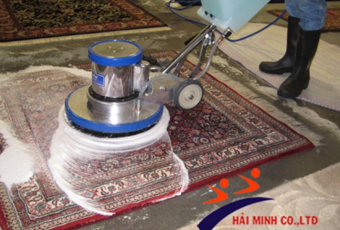 Có nên dùng máy chà sàn giặt thảm cho văn phòng không ?
