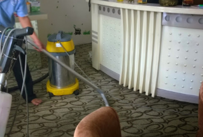 Dùng máy giặt thảm công nghiệp như nào để đảm bảo an toàn