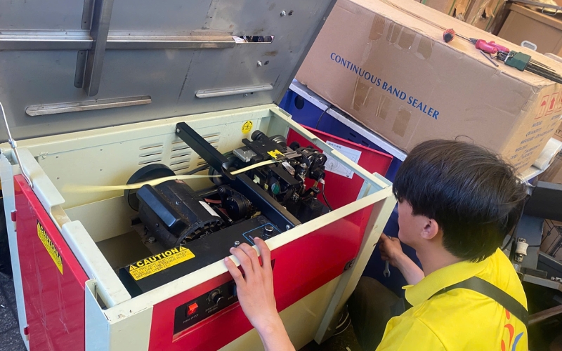 Khâu chuẩn bị trước khi thay - lắp dây đai vào máy đai thùng