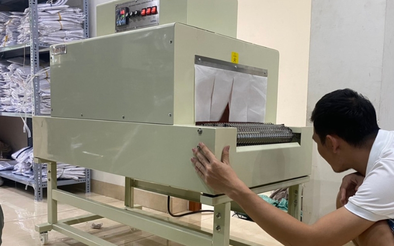 Máy co màng công nghiệp và ứng dụng thực tế trong sản xuất