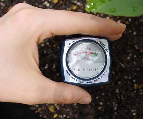 máy đo độ pH cầm tay sử dụng để đo đất