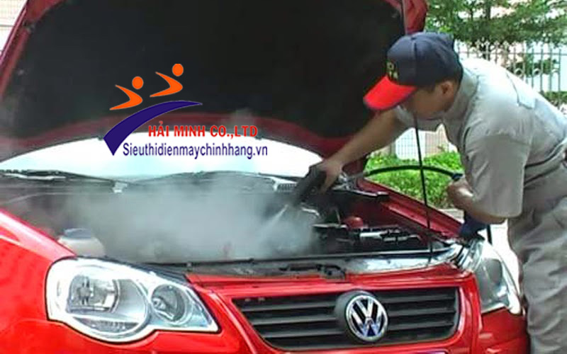 rửa xe bằng máy rửa xe hơi nước nóng