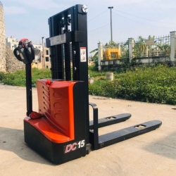 Xe nâng điện Heli CDD15J